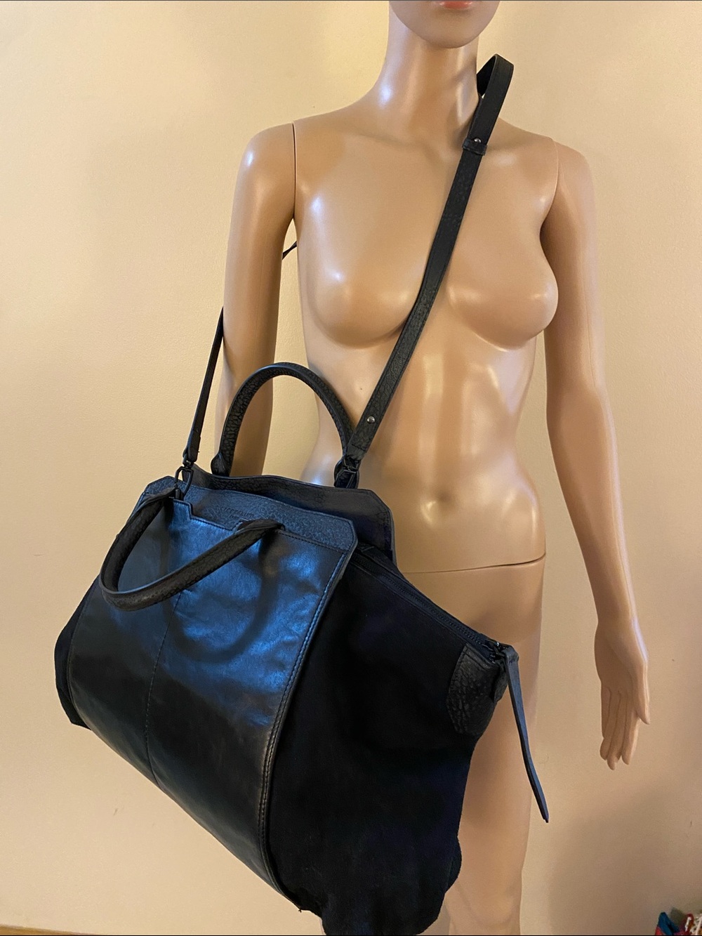 Weekender Liebeskind black leather bag - Picture 11 of 11